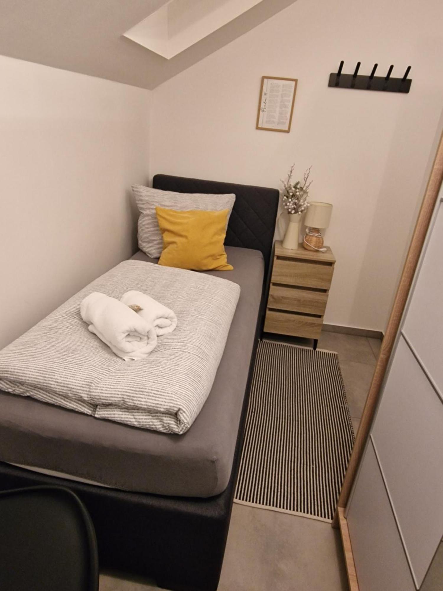 - Nachtigall 1 Apartment Bad Hersfeld